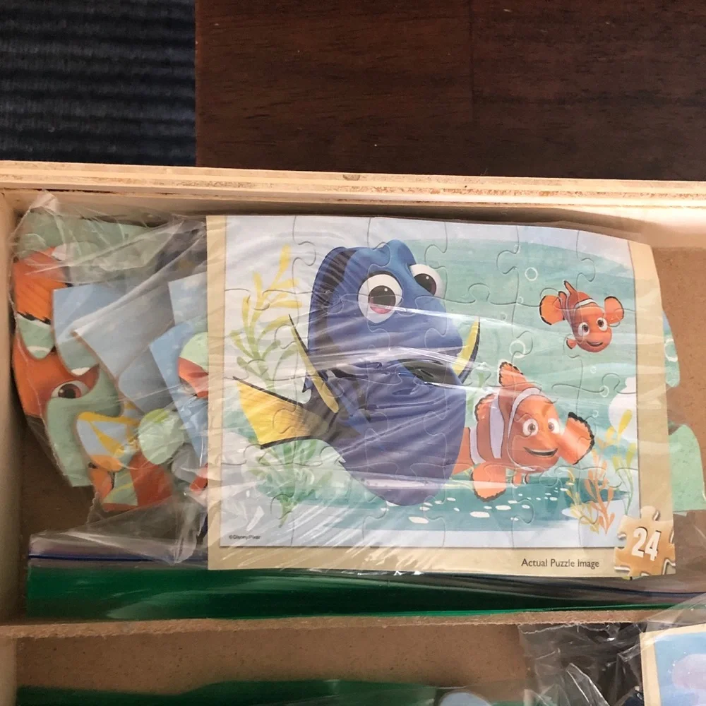 Disney Nemo 5-Wood Puzzle Set with Case